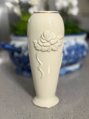 Vintage Lenox’80 Cream Floral Embossed Ceramic Vase